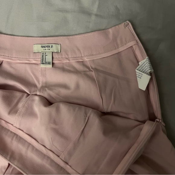 forever 21 pink high waisted pleated skirt with side zip and shorts underneath - Picture 4 of 5